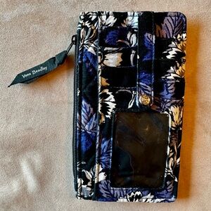 Vera Bradley cardholder insert. Blue floral exterior, CLEAN and good condition.